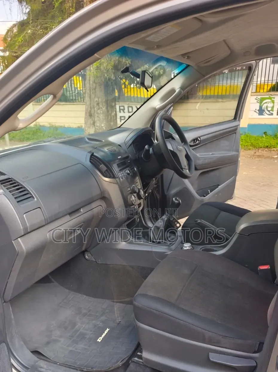 Isuzu D-MAX 2021 Gray