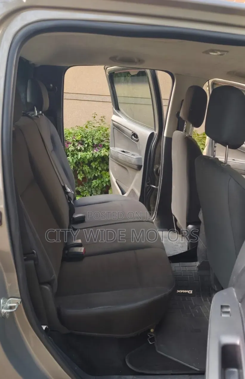 Isuzu D-MAX 2021 Gray