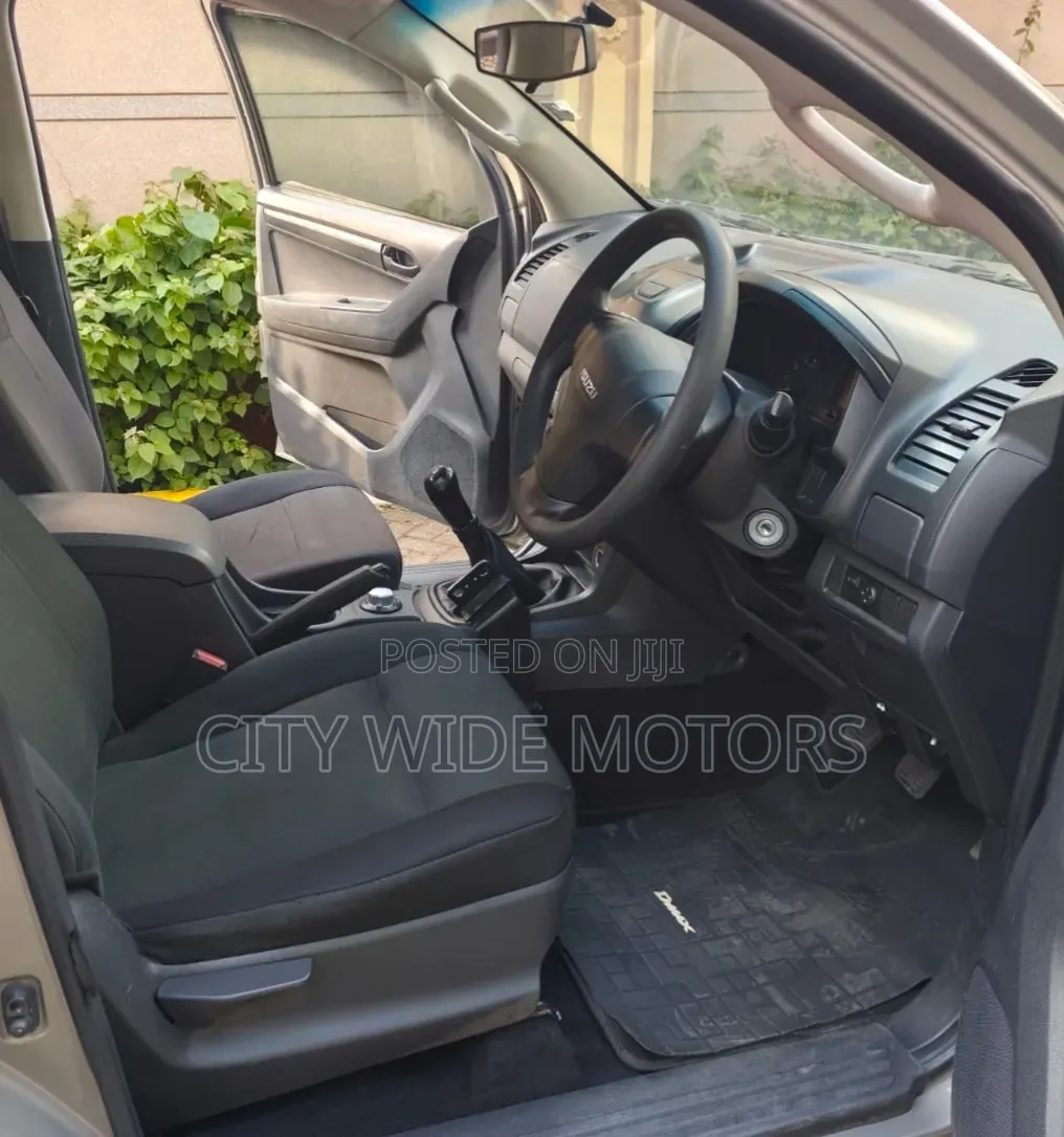 Isuzu D-MAX 2021 Gray