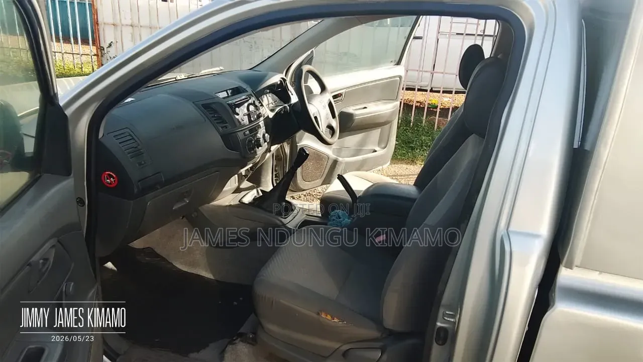 Toyota Hilux 2014 Silver