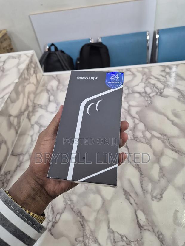 New Samsung Galaxy Z Flip7 256 GB Blue - thumbnail 2