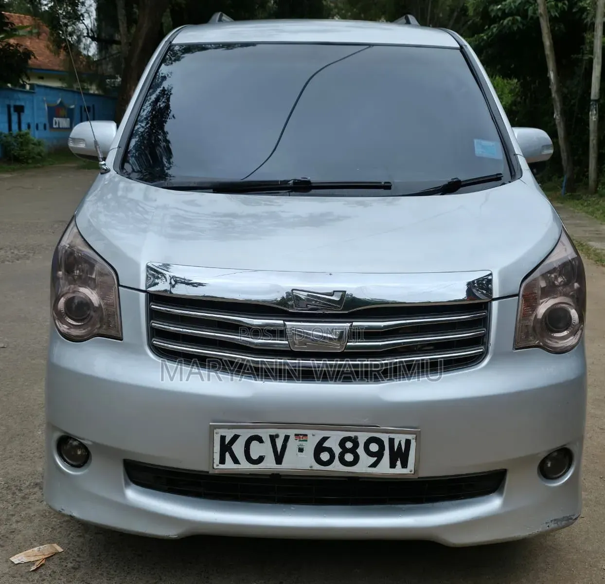 Toyota Noah 2012 Silver