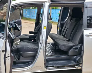 Toyota Noah 2012 Silver