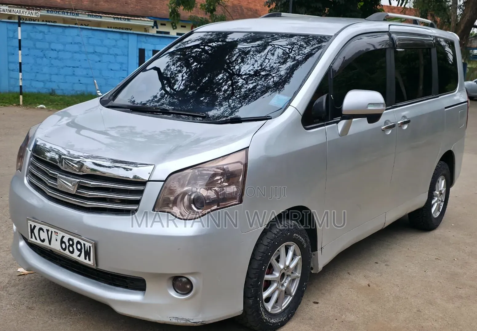 Toyota Noah 2012 Silver