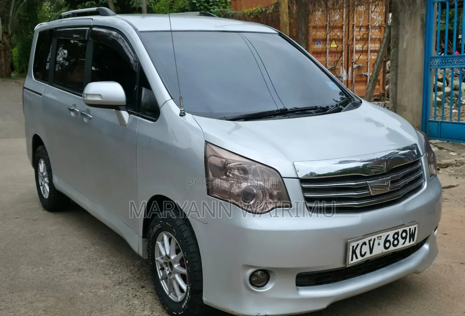 Toyota Noah 2012 Silver