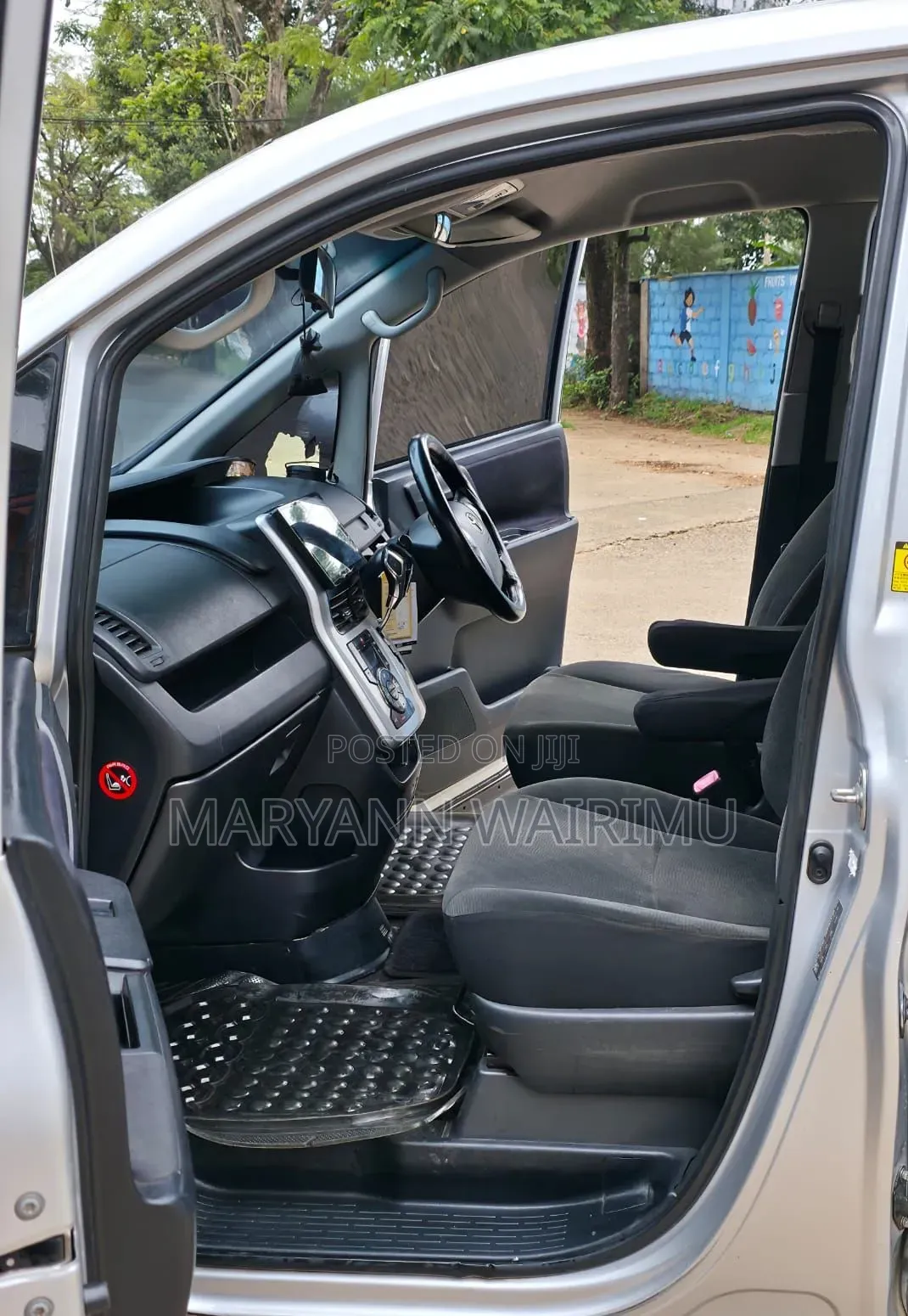 Toyota Noah 2012 Silver