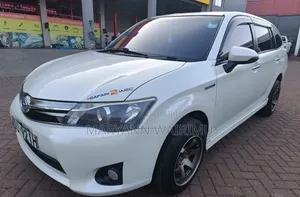 Toyota Corolla Fielder 1.5 Hybrid FWD 2015 White