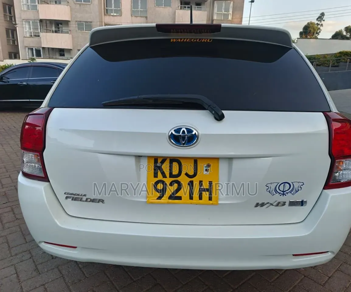 Toyota Corolla Fielder 1.5 Hybrid FWD 2015 White
