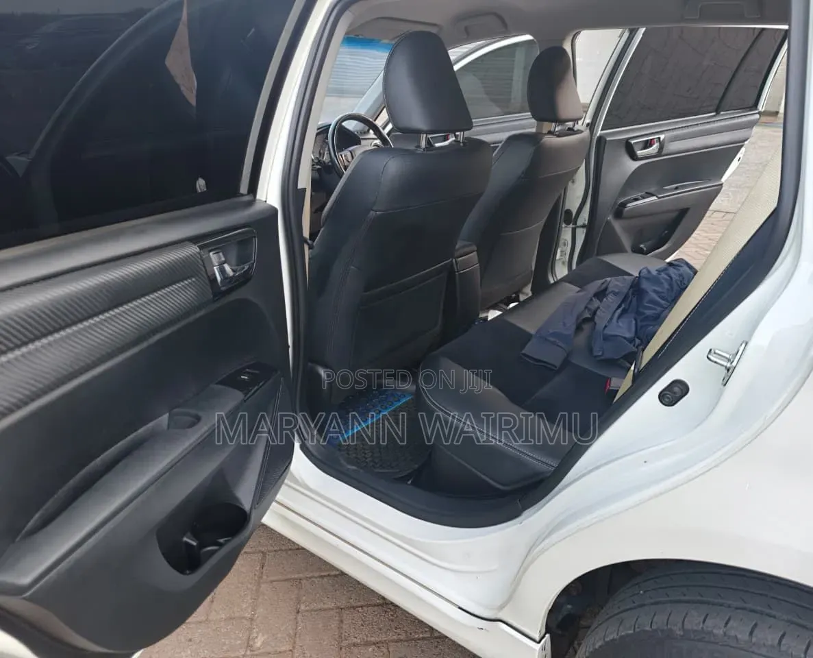 Toyota Corolla Fielder 1.5 Hybrid FWD 2015 White