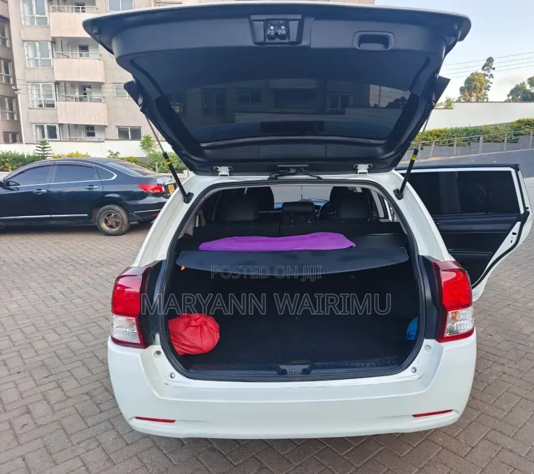 Toyota Corolla Fielder 1.5 Hybrid FWD 2015 White