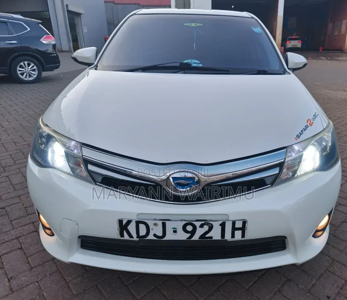 Toyota Corolla Fielder 1.5 Hybrid FWD 2015 White