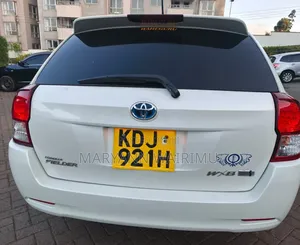 Toyota Corolla Fielder 1.5 Hybrid FWD 2015 White