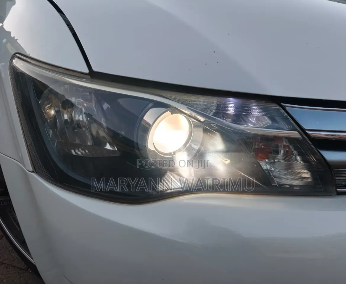 Toyota Corolla Fielder 1.5 Hybrid FWD 2015 White