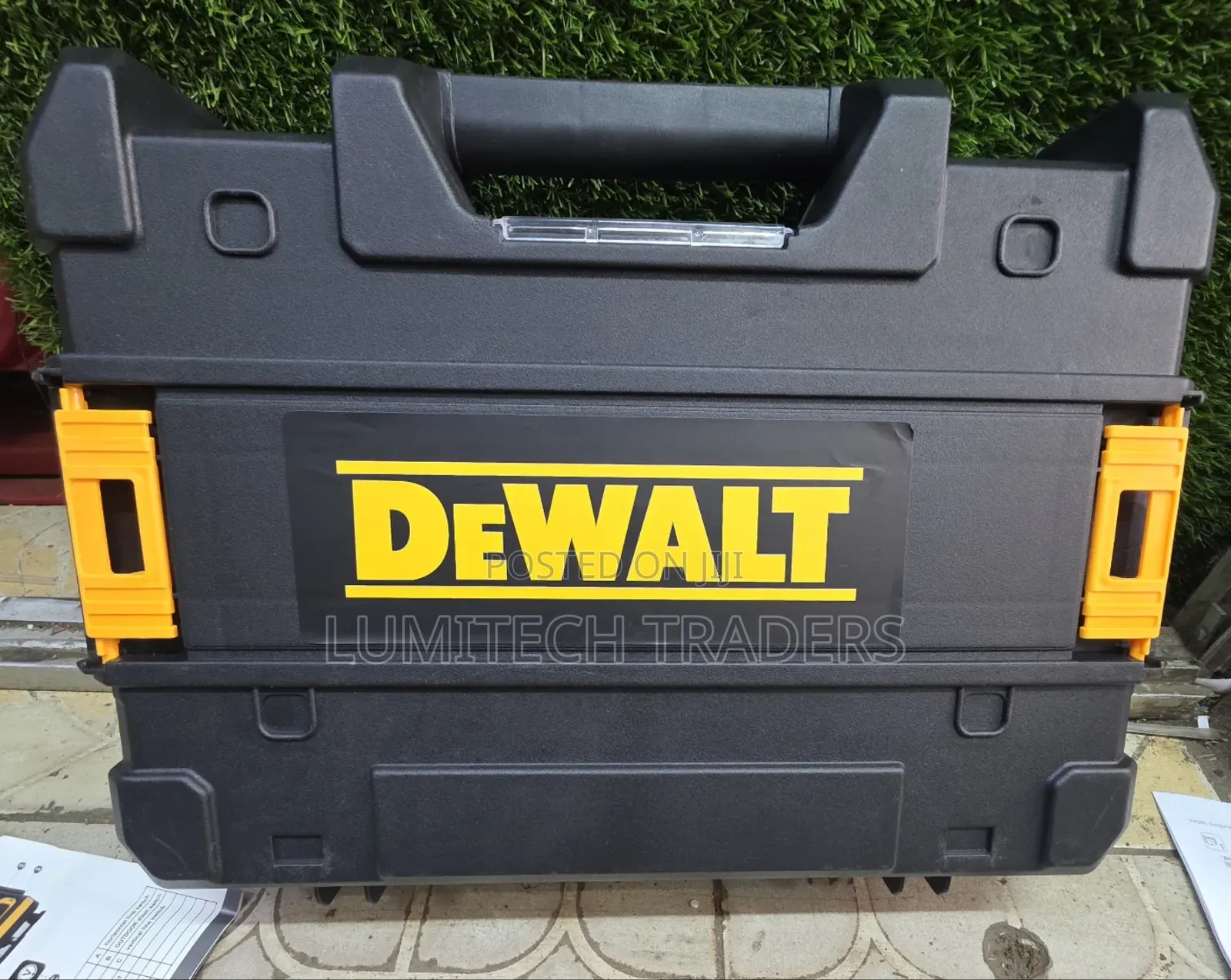 Dewalt 16-Line 360° Laser Level -Self Levelling With Tripod Stand
