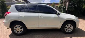Toyota RAV4 2009 White