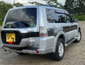 Mitsubishi Pajero 2015 Silver