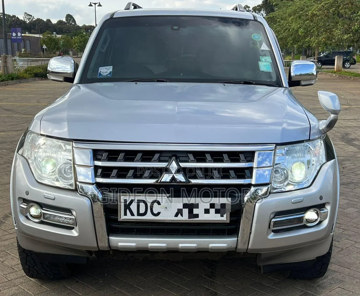 Mitsubishi Pajero 2015 Silver