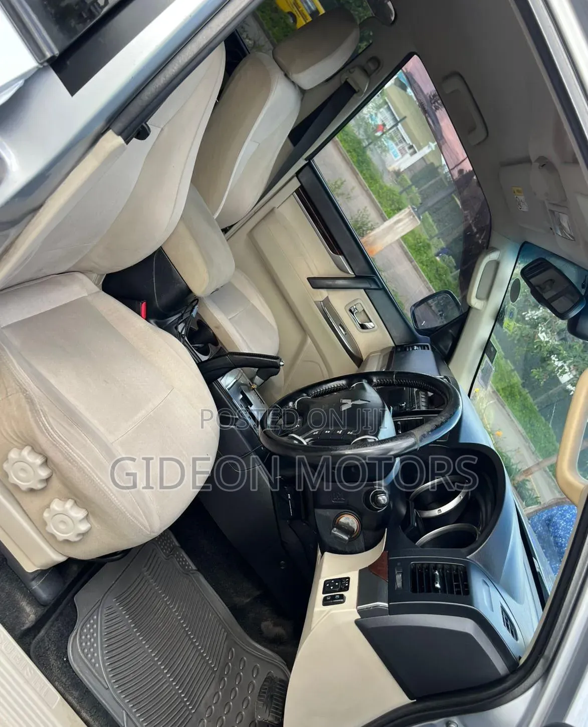 Mitsubishi Pajero 2015 Silver