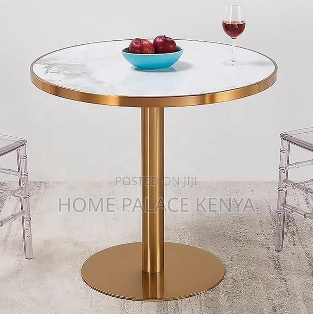 Dining Table: Stylish Round Dining Table With Casual Design