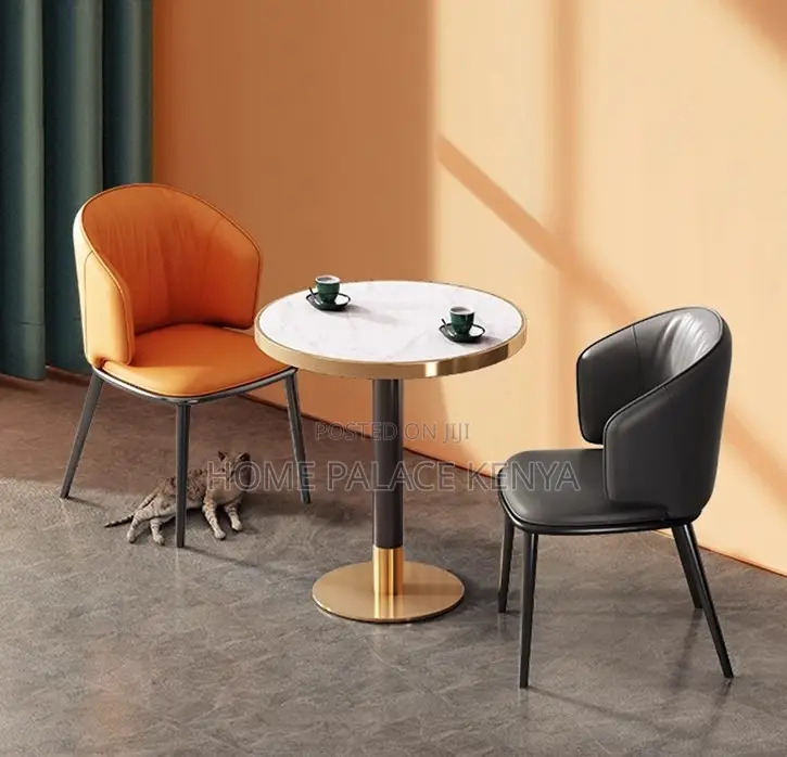 Dining Table: Stylish Round Dining Table With Casual Design