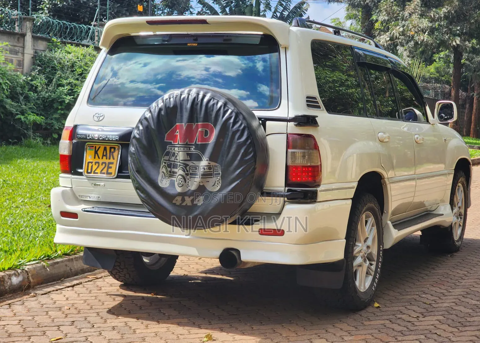 Toyota Land Cruiser 1999 White