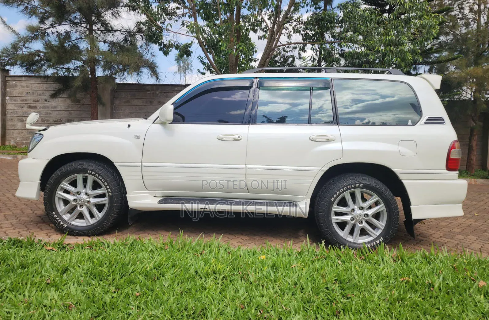 Toyota Land Cruiser 1999 White