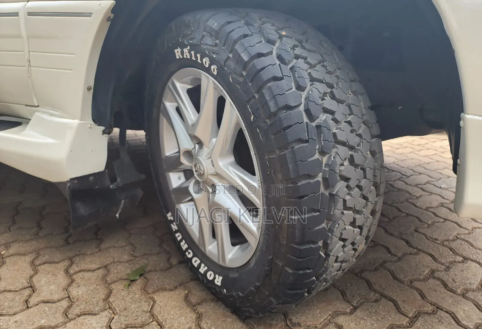 Toyota Land Cruiser 1999 White