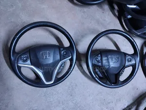 Honda Vezel Stearing Wheels Complete With Airbag.
