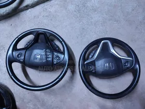 Honda Vezel Stearing Wheels Complete With Airbag.