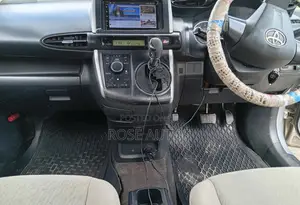 Toyota Wish 2012 Silver
