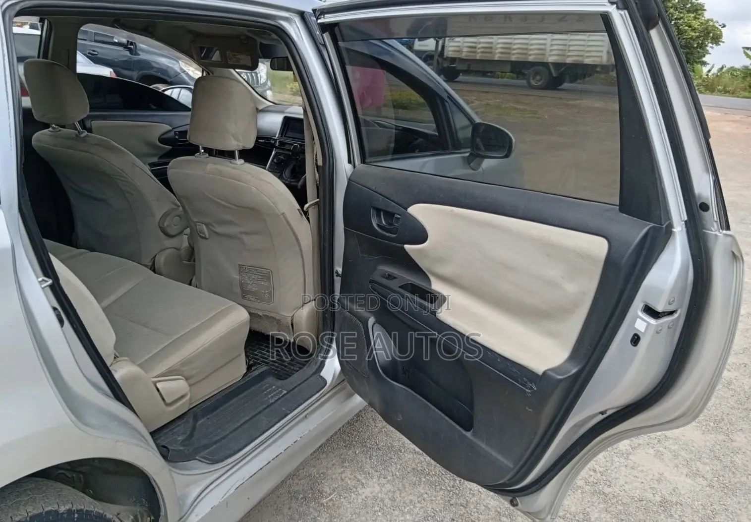 Toyota Wish 2012 Silver