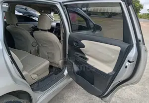 Toyota Wish 2012 Silver