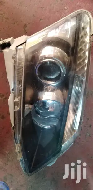Isuzu Dmax Nonxenon Headlight