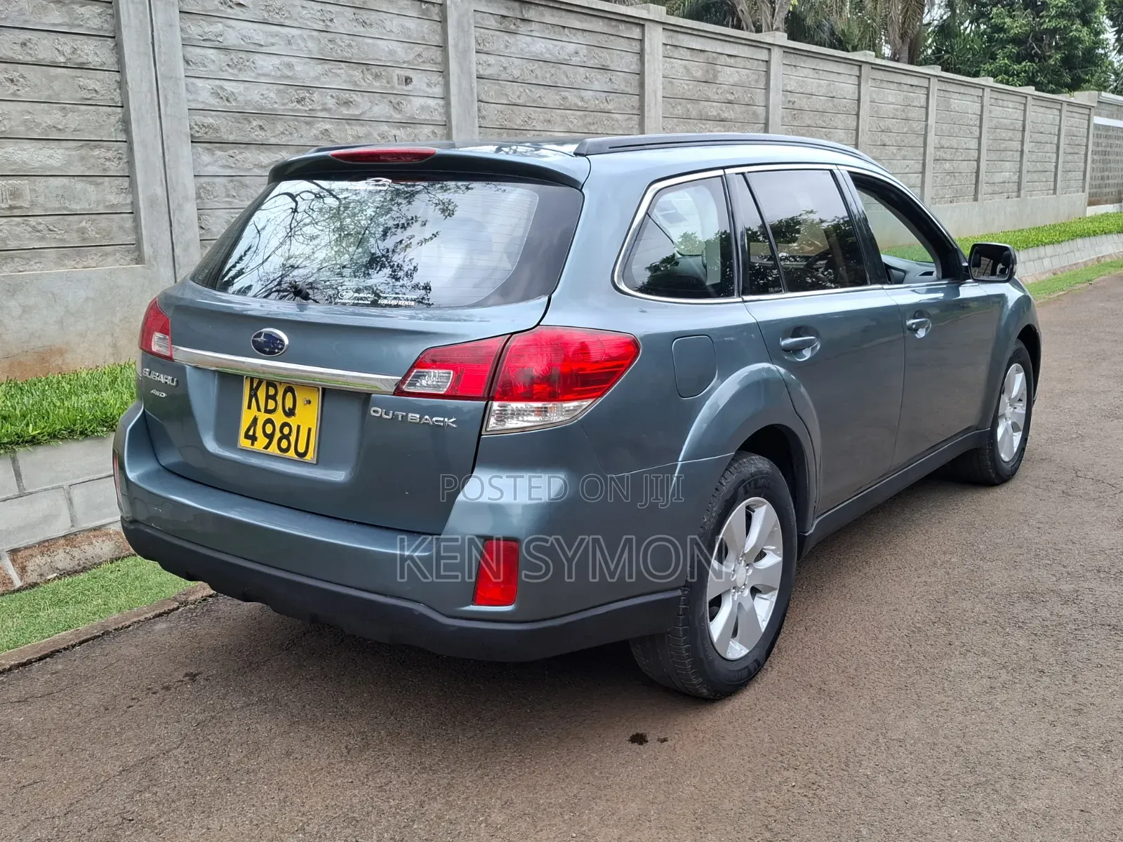 Subaru Outback 2.5i Premium 2011 Gray