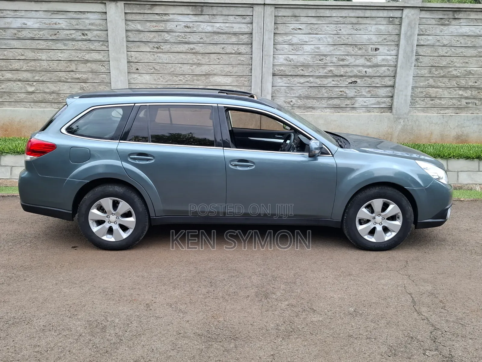 Subaru Outback 2.5i Premium 2011 Gray