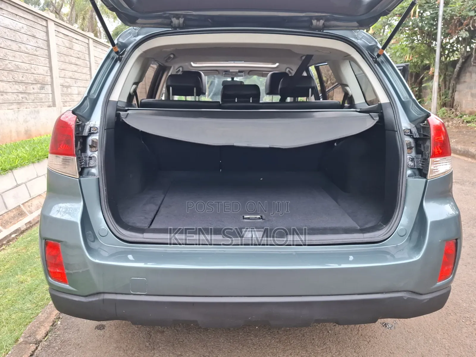 Subaru Outback 2.5i Premium 2011 Gray