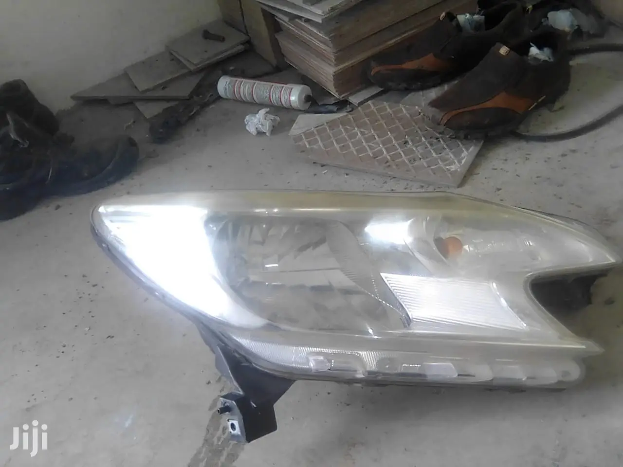 Nissan Note Headlight