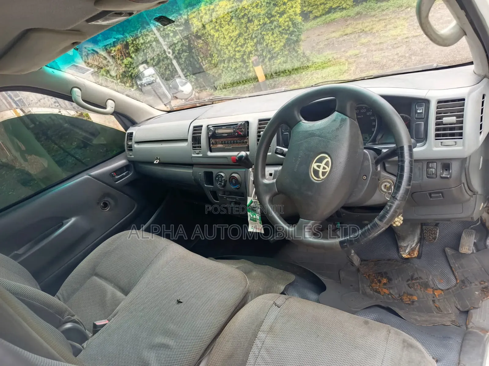 Toyota HiAce 2009 White