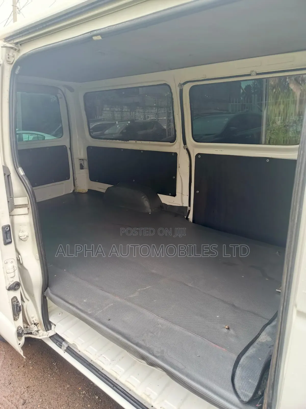 Toyota HiAce 2009 White