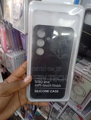 Samsung Galaxy S24 Silicone Case in Black