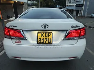 Toyota Crown 2017 White
