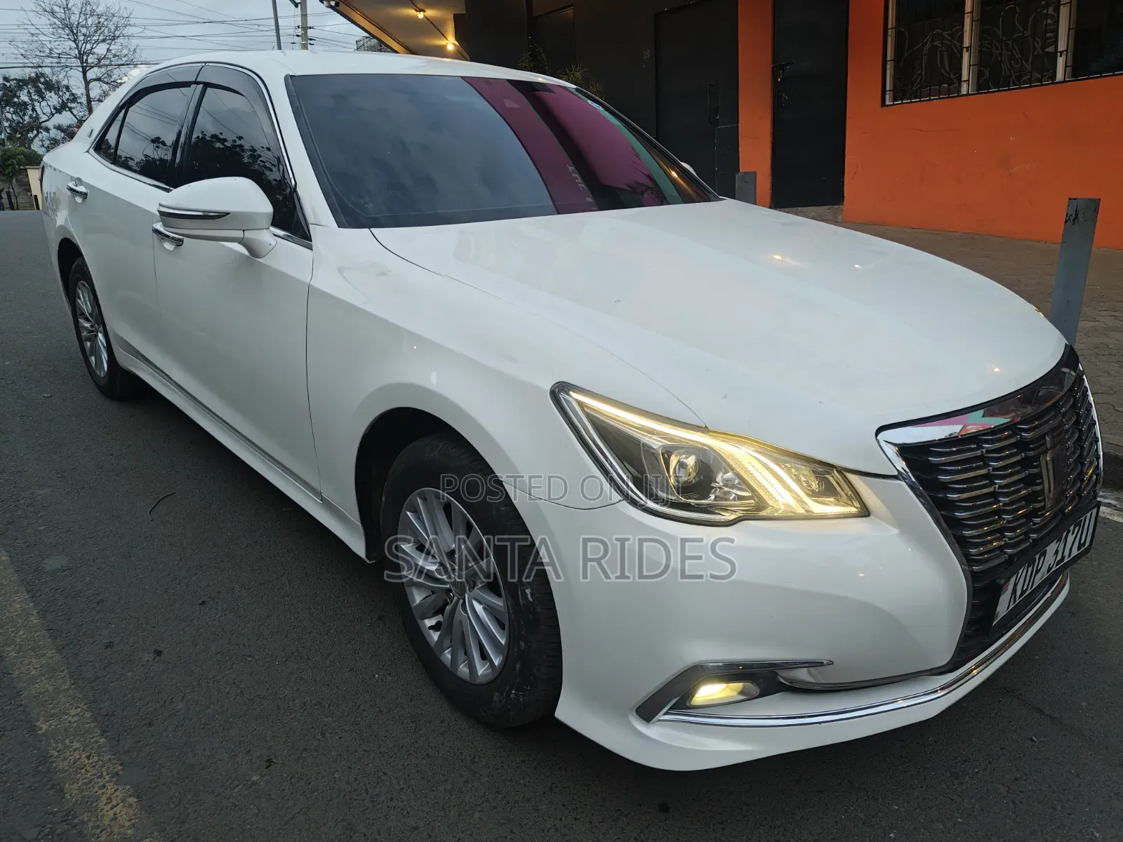 Toyota Crown 2017 White