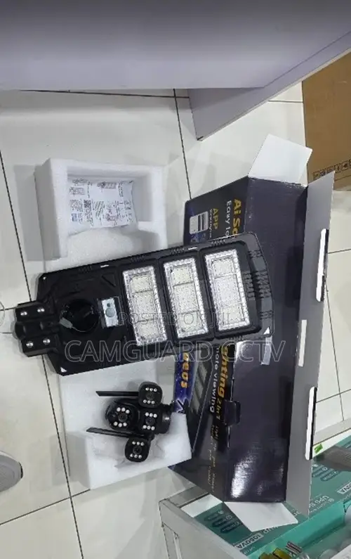 Triple Lens 4g Solar CCTV Streetlight V380 Pro Outdoor Security Camera