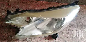 Nizsan Note 2014 Headlights