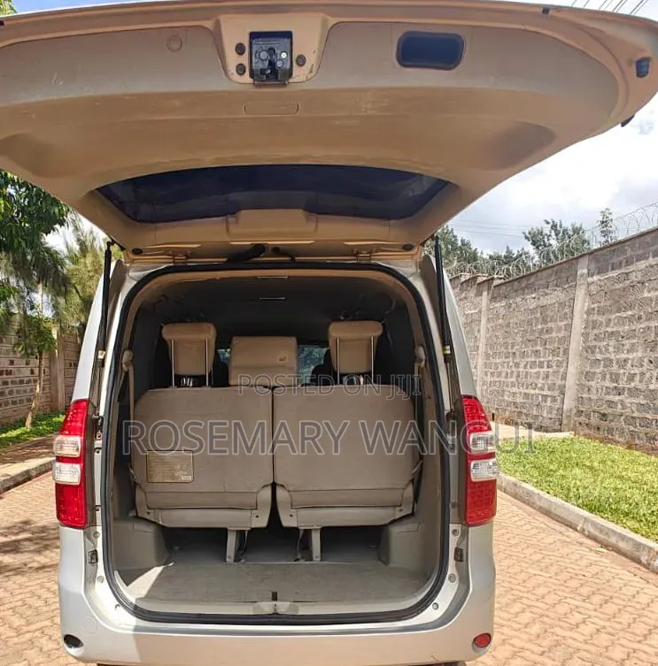 Toyota Noah 2011 Silver