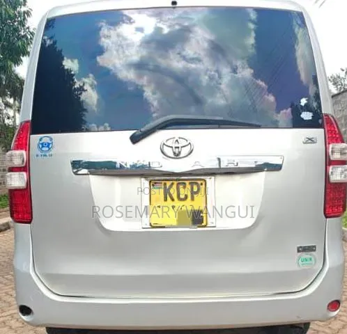 Toyota Noah 2011 Silver