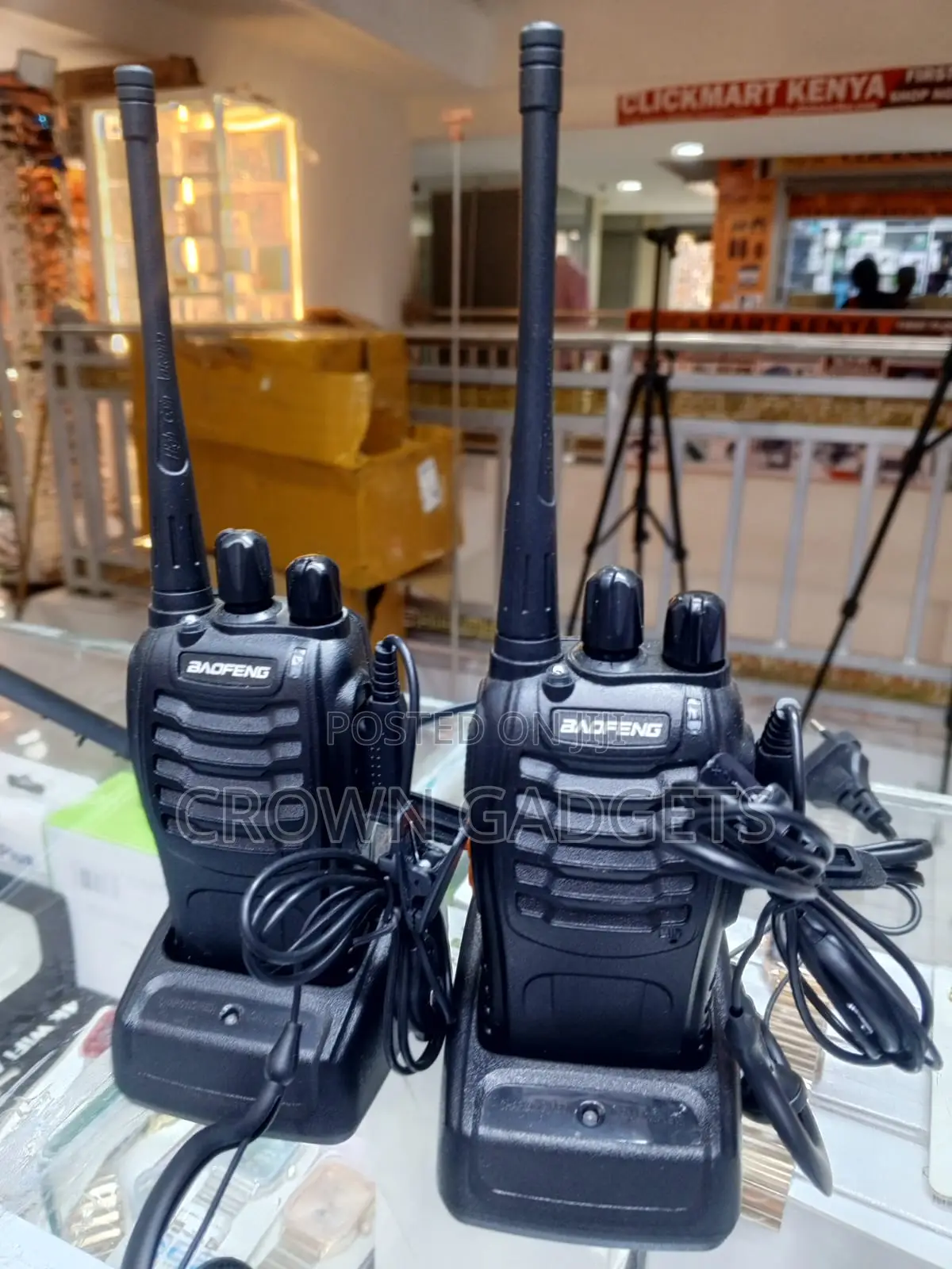 Bf-888s Rechargeable Uhf Radio With Flashlight Feature