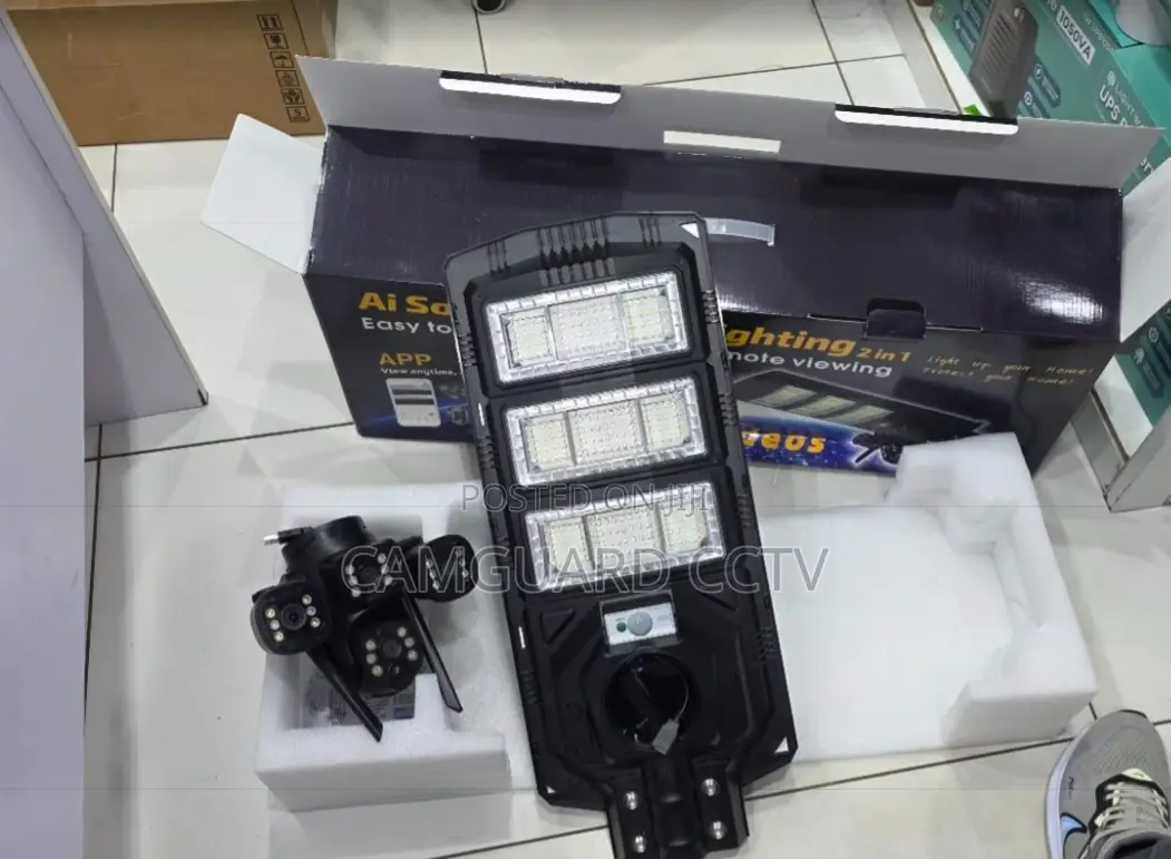 450w Outdoor 4g Solar CCTV Street Light With Triple Lens Hd Camera