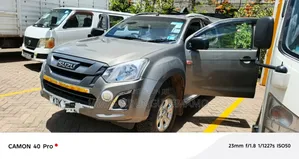 Isuzu D-MAX 2022 Gold