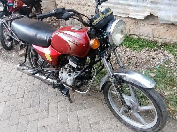 Bajaj Boxer 100 2024 Red - thumbnail 2
